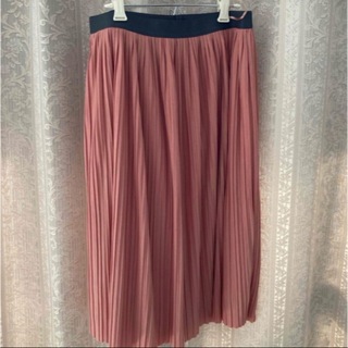 ユニクロ(UNIQLO)のUNIQLO プリーツスカート　ピンク　Mサイズ(ひざ丈スカート)