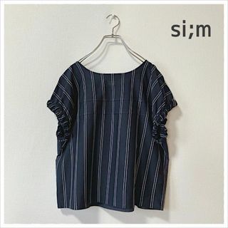 si;m　スィーム ギャザーが可愛い ストライプ柄のトップス(シャツ/ブラウス(半袖/袖なし))