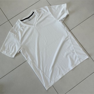 ユニクロ(UNIQLO)の《未使用》UNIQLO ユニクロ Tシャツ(Tシャツ/カットソー(半袖/袖なし))