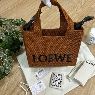 ロエベ(LOEWE)の新品　新作　LOEWEロエベ　フォントトートスモール　カゴバッグ　ハニーゴールド(かごバッグ/ストローバッグ)