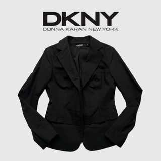 ダナキャランニューヨーク(DKNY)の美品 DKNY ブラック ストライプ ジャケット 立体フォルム Zipup(テーラードジャケット)