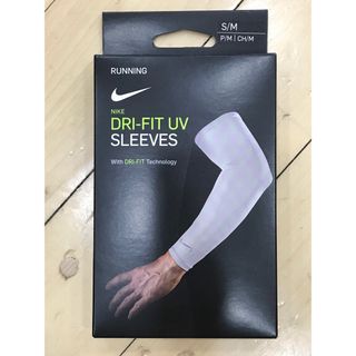 ナイキ(NIKE)の新品未使用　アームカバー NIKE DRY-FIT UV SLEEVES S/M(その他)