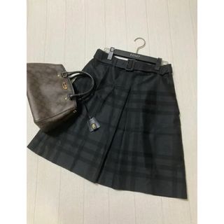 バーバリー(BURBERRY)の美品　バーバリー　ロンドン　スカート　チェック(ひざ丈スカート)