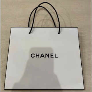 シャネル(CHANEL)のラスト1 新品未使用　CHANEL 紙袋　中(ショップ袋)