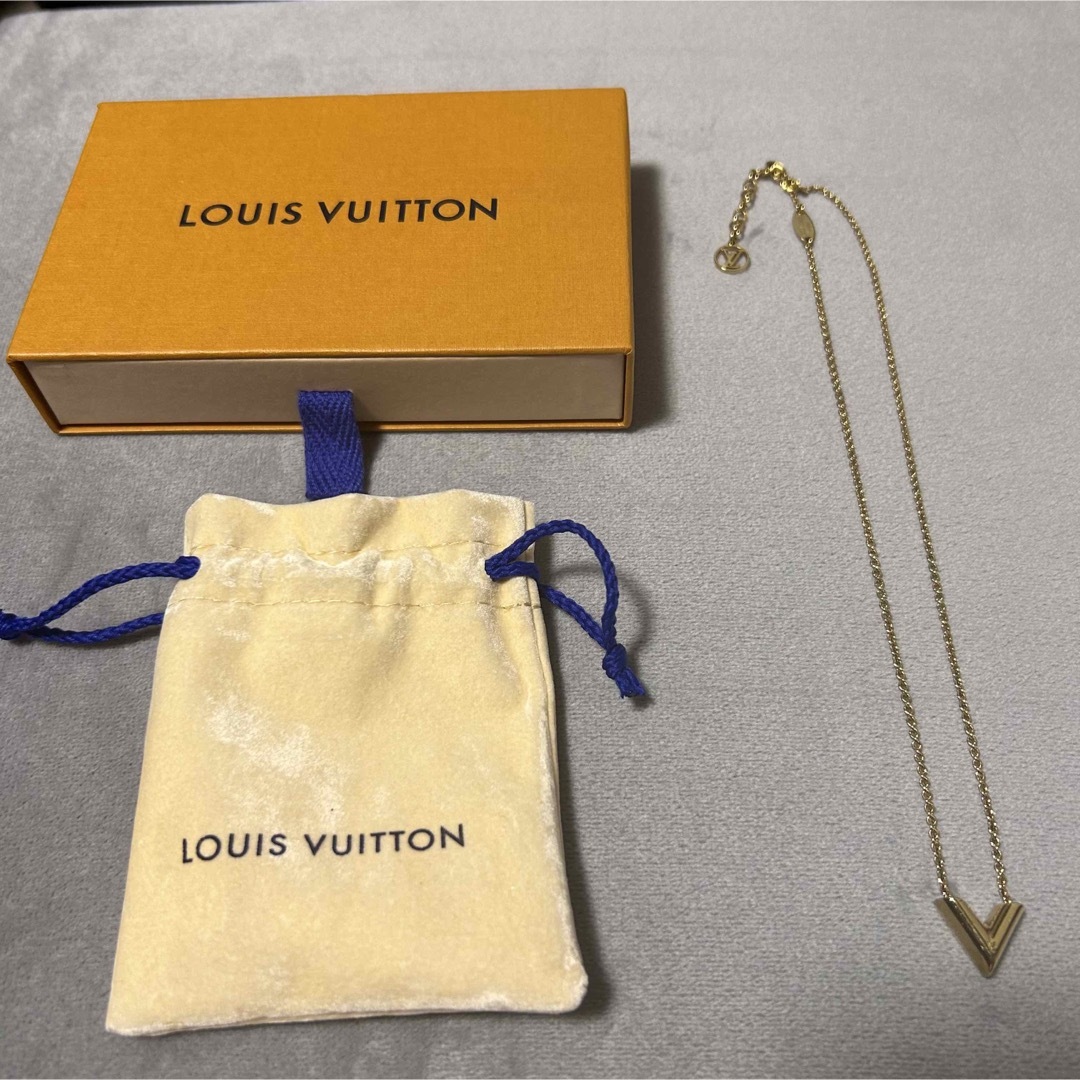 LOUIS VUITTON ルイヴィトンM61083 エセンシャルVネックレス LOUIS VUITTON ルイヴィトンM61083 エセンシャルVネックレス