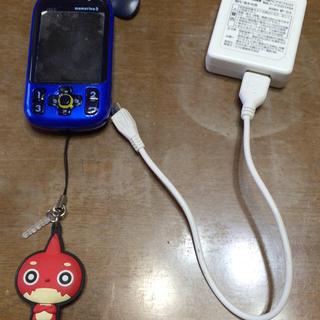 キョウセラ(京セラ)のau携帯    au mamorino3(携帯電話本体)