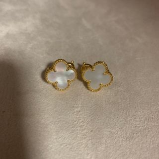 ホワイトシェルピアスYG(ピアス)