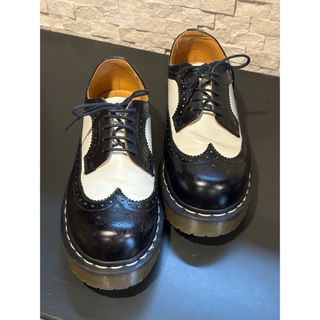 ドクターマーチン(Dr.Martens)のDr. Martens ブラック&ホワイト ウィングチップ レザーシューズ(ローファー/革靴)