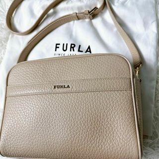 フルラ(Furla)の美品✨ フルラ アヴリル ショルダーバッグ カメラバッグ レザー ベージュ(ショルダーバッグ)