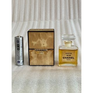 シャネル(CHANEL)のシャネル　ミニ香水　N°19 PARFUM 7ml(香水(女性用))