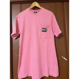 ナイキ(NIKE)の美品　元値8800円　NIKE ピンク　ミニ丈　Tシャツ　ワンピース(Tシャツ(半袖/袖なし))