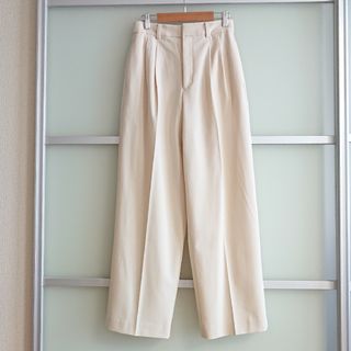 ユニクロ(UNIQLO)の(新品) UNIQLO タックストレートパンツ(その他)