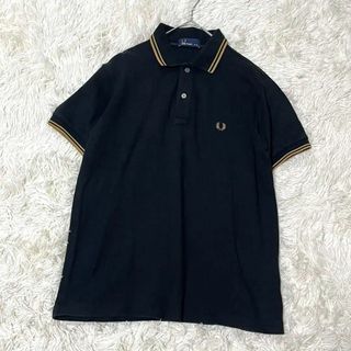 FRED PERRY - フレッドペリー　ポロシャツ　半袖　刺繍ロゴ　黒×金　国旗　メンズ【M】