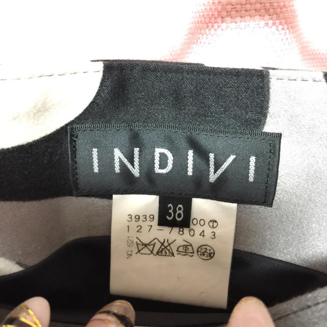 INDIVI(インディヴィ)のスカート レディースのスカート(ひざ丈スカート)の商品写真