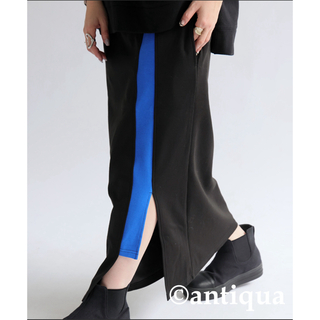アンティカ(antiqua)の新品 アンティカ ポンチ素材配色スリットスカート 黒青(ロングスカート)