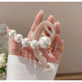 【新品】バンスクリップ 真珠 ベージュ リボン シンプル ヘアアクセ(バレッタ/ヘアクリップ)