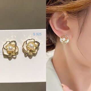 【人気商品】カワイイ ピアス ギフト 花 ゴールド シンプル 小さい 韓国(ピアス)