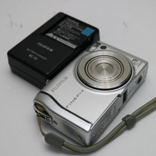 フジフイルム(富士フイルム)の超美品 FinePix F40fd シルバー  M666(コンパクトデジタルカメラ)