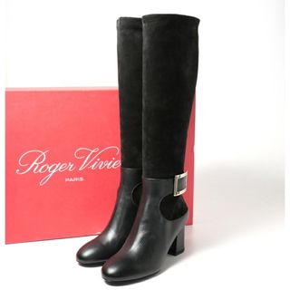 ロジェヴィヴィエ(ROGER VIVIER)のRoger Vivier ロジェヴィヴィエ≪CHUNKY TROMPETTE METAL B BOOT 70≫スエードレザー ロング ジョッキーブーツ 靴 サイズ35.5(23cm相当) ブラック イタリア製 ブランド古着【中古】20240319/GP4463(ブーツ)