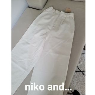 ニコアンド(niko and...)の《新品》niko and… ＊ スラブストレートパンツ ＊ M(ワークパンツ/カーゴパンツ)