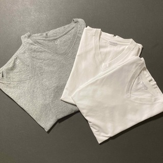 ギャップ(GAP)のVネック Tシャツ4枚セット 白 グレー M S XS(Tシャツ/カットソー(半袖/袖なし))
