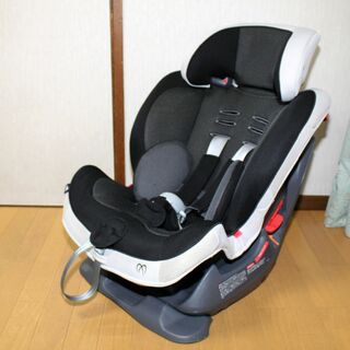 エールベベ(AILEBEBE)の美品 AILEBEBE エールベベ・スイングムーン プレミアム◆1才～７歳頃まで(自動車用チャイルドシート本体)