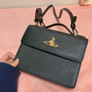 ヴィヴィアンウエストウッド(Vivienne Westwood)の【ヴィヴィアン】シンプル　スクエア　ショルダーバッグ　ハンドバッグ　ブラック　黒(ショルダーバッグ)