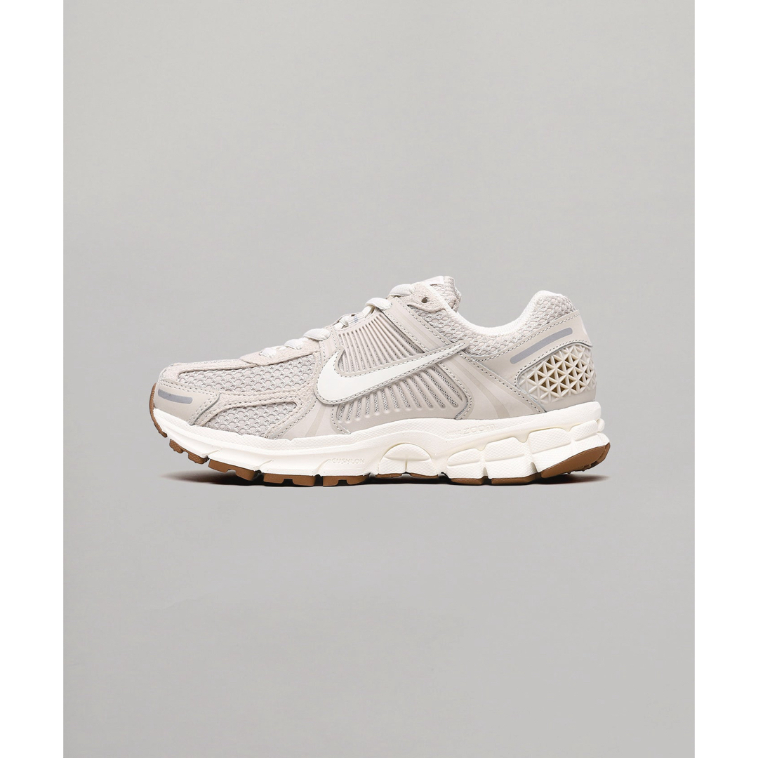 NIKE - 27《新品》NIKE ズーム ボメロ 5 スニーカー ガムソール NIKE - 27《新品》NIKE ズーム ボメロ 5 スニーカー ガムソール