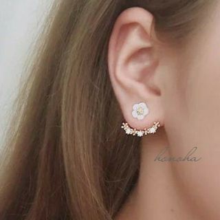 フラワーピアス 2wayバックキャッチピアス  ゴールド(ピアス)