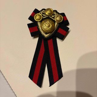 未使用品！ブローチ ハンドメイド リボン アクセサリー ボタン (ブローチ/コサージュ)