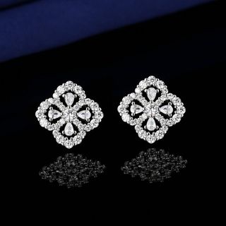 ミニシルバー3A高級CZパヴェダイヤ.クローバー.ピアス☆(ピアス)