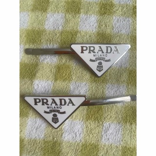 PRADA - PRADA☆三角ロゴヘアピンホワイト