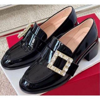 ロジェヴィヴィエ(ROGER VIVIER)のロジェヴィヴィエ　風　ローファー　パンプス(ローファー/革靴)