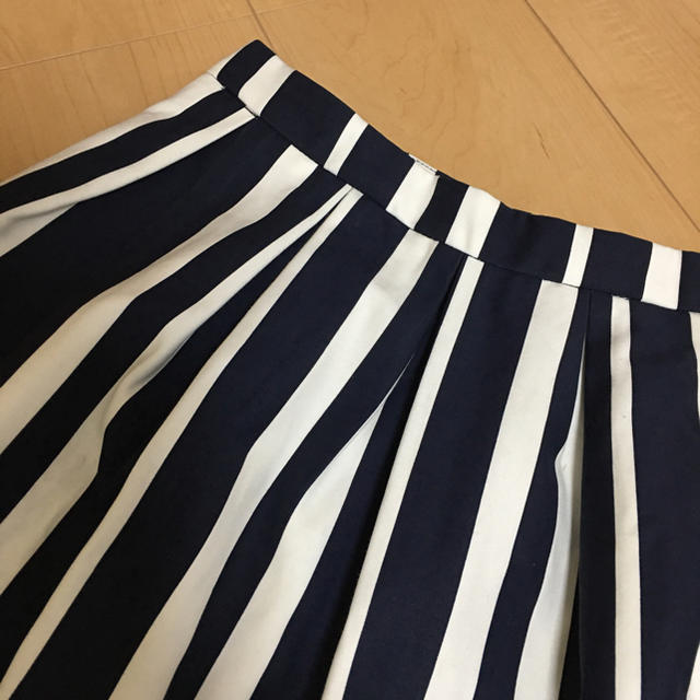 ZARA(ザラ)のStradivarius ストライプ柄スカート新品 レディースのスカート(ミニスカート)の商品写真