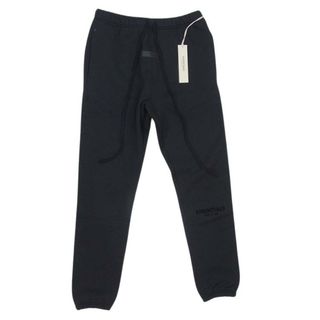 フィアオブゴッド(FEAR OF GOD)のFEAR OF GOD フィアオブゴッド  22SS ESSENTIALS エッセンシャルズ Core Collection Sweat Pants Stretch Limo コアコレクション ストレッチリモ フェルトロゴ ラバープレート ドローコード スウェット パンツ ブラック系 XS【中古】(その他)