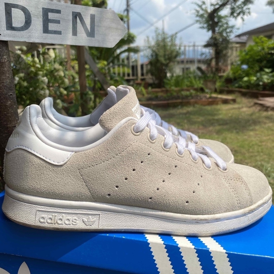 adidas - adidas スタンスミス ベージュ スエードの通販 by adidas - adidas スタンスミス ベージュ スエードの通販 by