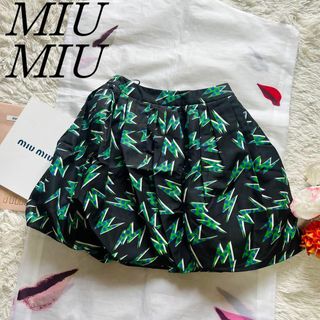 ミュウミュウ(miumiu)の【美品】 MIU  MIU 総柄バルーンスカート ブラック グリーン 36(ひざ丈スカート)