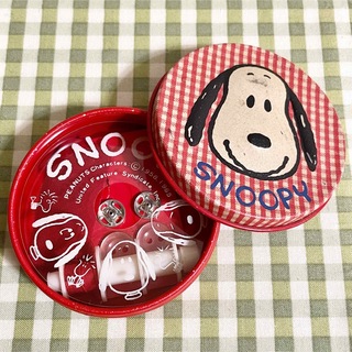 スヌーピー(SNOOPY)の昭和レトロ 80年代 当時物 希少 レア スヌーピー 裁縫セット ブリキ缶 (キャラクターグッズ)