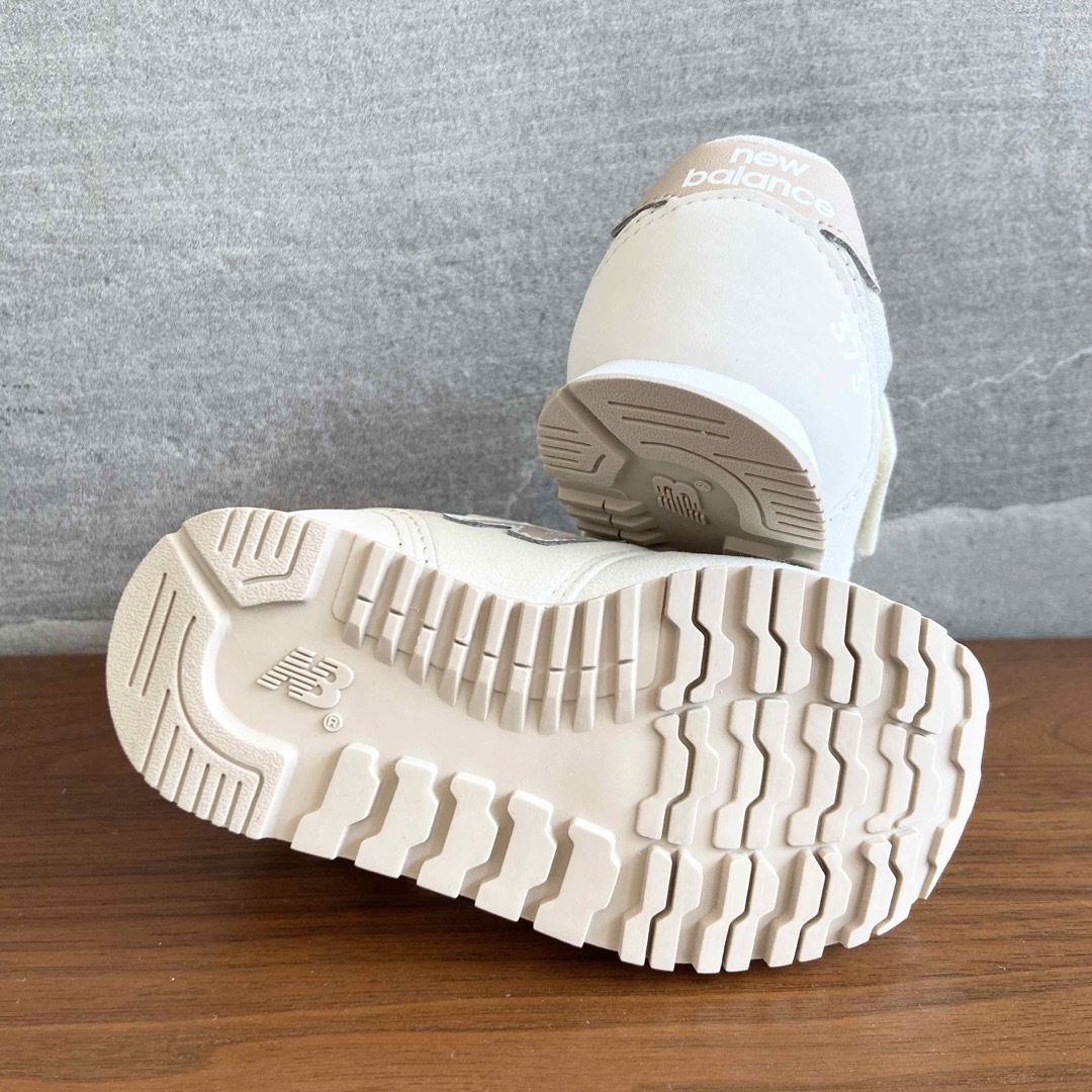 New Balance - 【新品】12.5センチ ライトベージュ New Balance - 【新品】12.5センチ ライトベージュ