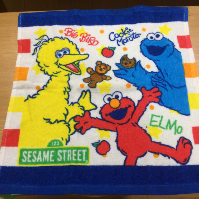 SESAME STREET(セサミストリート)のセサミストーリート ハンドタオル 新品 インテリア/住まい/日用品の日用品/生活雑貨/旅行(タオル/バス用品)の商品写真