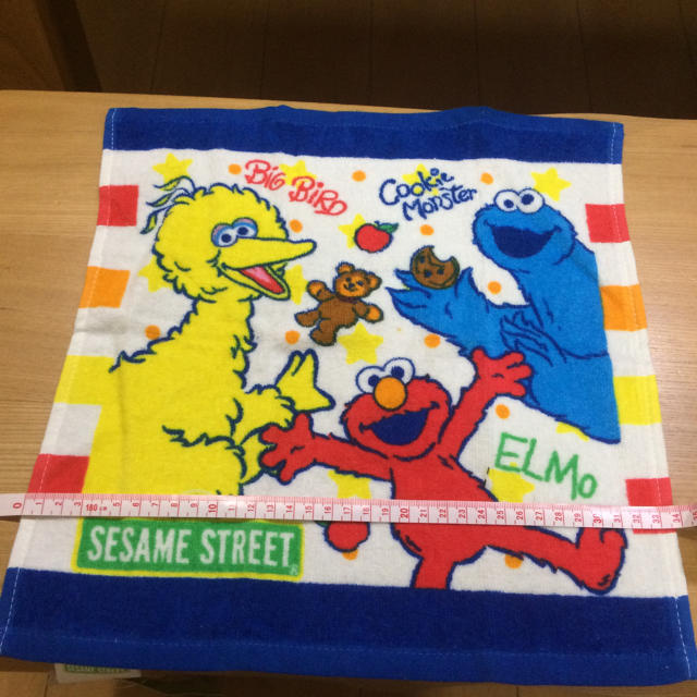 SESAME STREET(セサミストリート)のセサミストーリート ハンドタオル 新品 インテリア/住まい/日用品の日用品/生活雑貨/旅行(タオル/バス用品)の商品写真