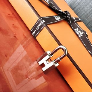 Hermes - レア品　HERMES エルメス　カデナ　キーホルダー　ホワイト　シルバー