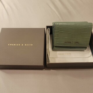 Charles and Keith - Charles and Keith 三つ折財布