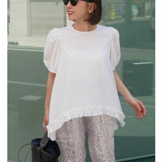 Hem frill design blouse / ホワイト BéBéoD(シャツ/ブラウス(半袖/袖なし))