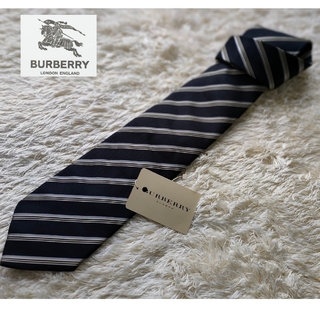 バーバリー(BURBERRY)の【新品】burberry  マルチストライプ　　総柄肉厚　ストライプ　ネクタイ(ネクタイ)