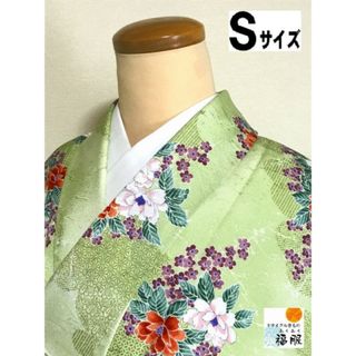 【中古】小紋 化繊 薄グリーン地に草花模様 裄63.5cm Sサイズ(着物)