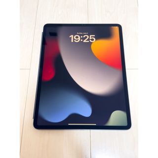 アップル(Apple)のiPad Pro 12.9インチ 第5世代 WiFi smart folio付属(タブレット)