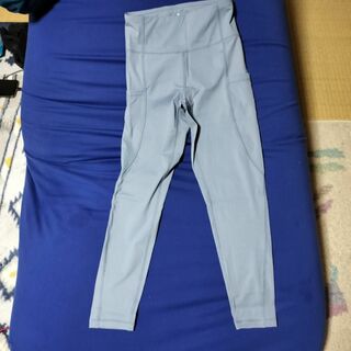 新品未使用　ヨガパンツ　ブルー　XSサイズ amazonブランド　ポケット付き(カジュアルパンツ)