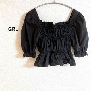 グレイル(GRL)の美品　GRL グレイル　カットソー　ティアード　シャーリング　パフスリーブ(カットソー(半袖/袖なし))