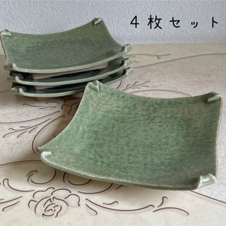 ミノヤキ(美濃焼)の緑釉　隅折角皿　4枚セット　中皿　盛皿　和皿　土物　和食器　変形皿　グリーン(食器)